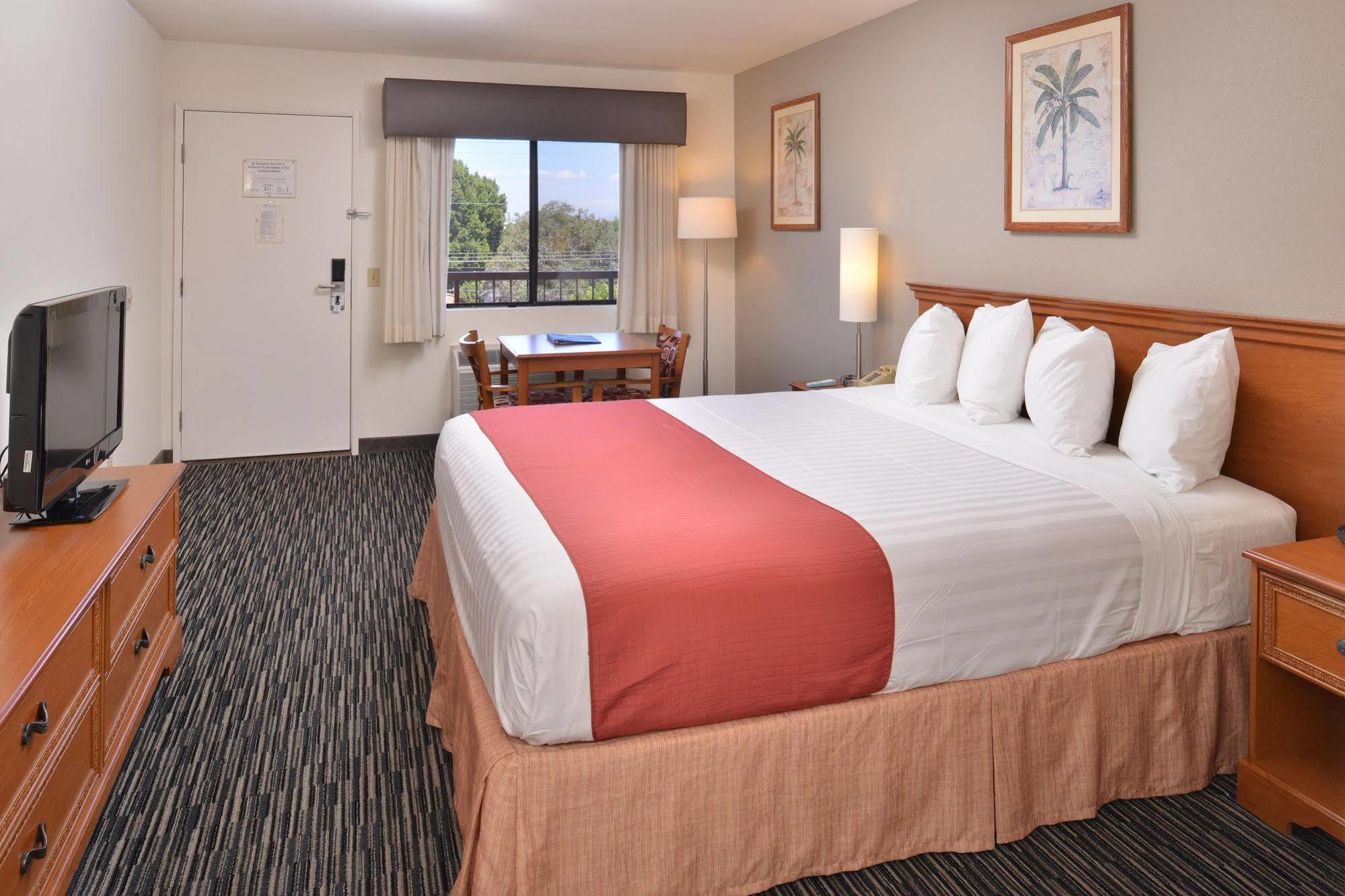 Pleasant Inn San Diego Room photo